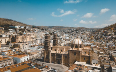 Explora la belleza de Taxco y Mil Cascadas: Naturaleza e historia